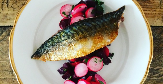 Mackerel with tomatoes, radish and tomatoes